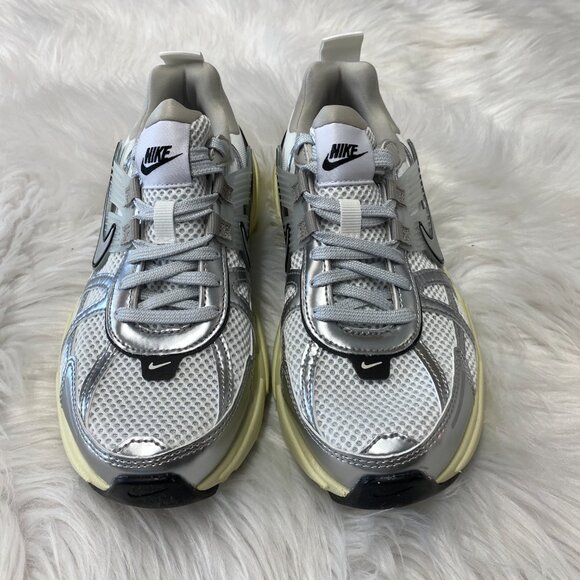 Nike V2K Run White Silver Womens Running Shoes FD0736-100 VNDS Size 6.5 - Picture 3 of 6